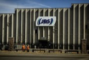 安装黄历陷入丑闻的巴西肉类巨头JBS在美上市 首日开盘报13.65美元